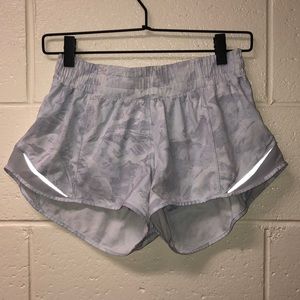 Lululemon Hotty Hot Short ll 2.5”